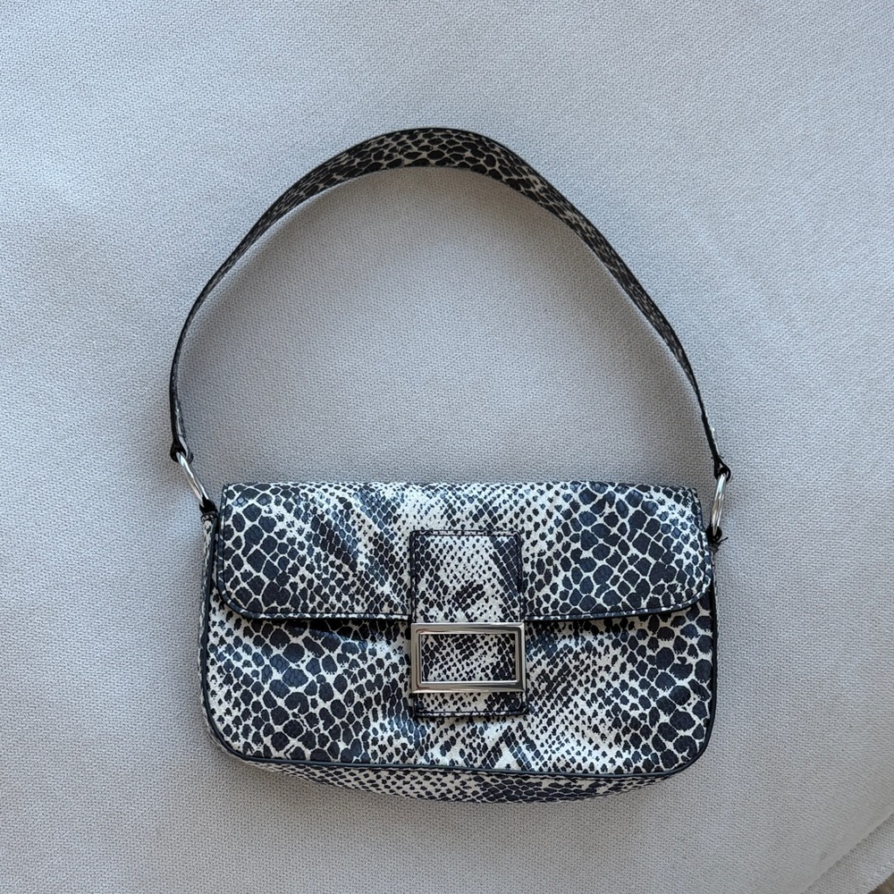 Elegant Black and White Snakeskin Pattern Bag